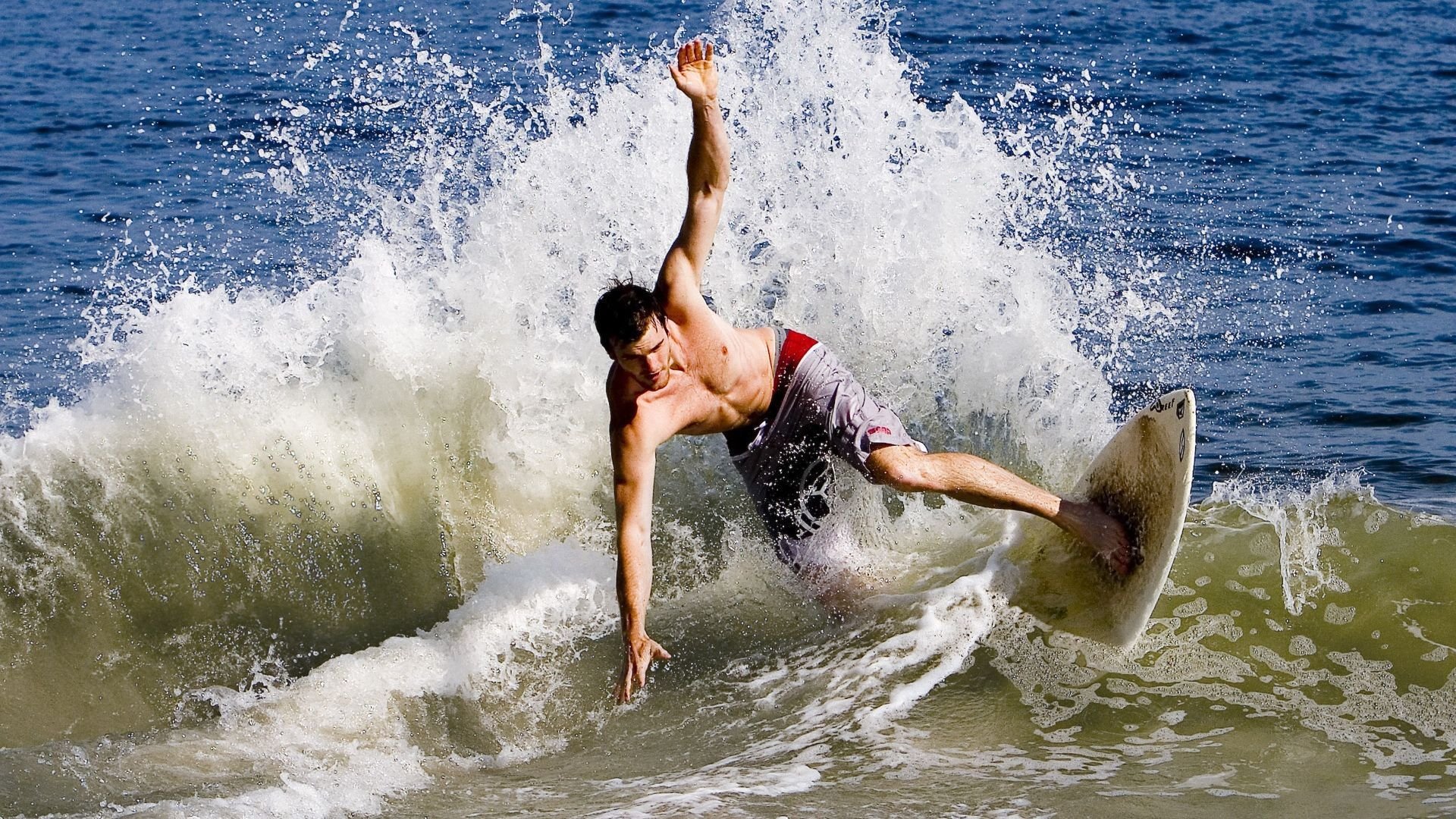 C罗分享训练视频展现惊人核心力量,c罗训练有多刻苦